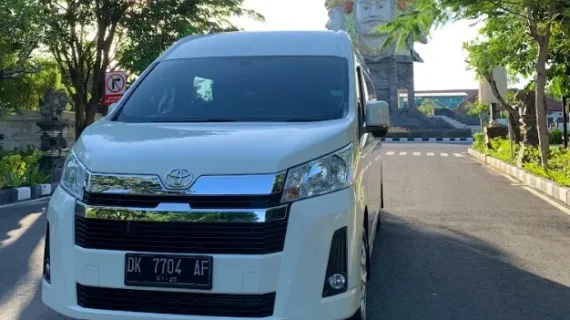 Sewa Toyota Premio di Bali